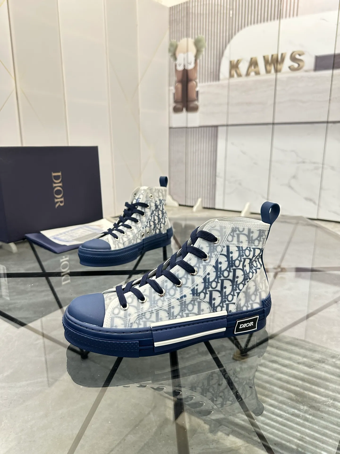 Selling men's shoes 💰: 💰P440¥ Product trademark: Dio* "Dior*" high-top casual shoes Regular size: 36-45 (can be customized to 46) Couple style B23 Product materials: Upper imported original fabric, breathable lining, original outsole. No.: 007